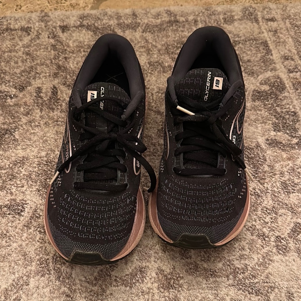Brooks Black Athletic Shoes with Mesh Upper and Cushioned Midsole